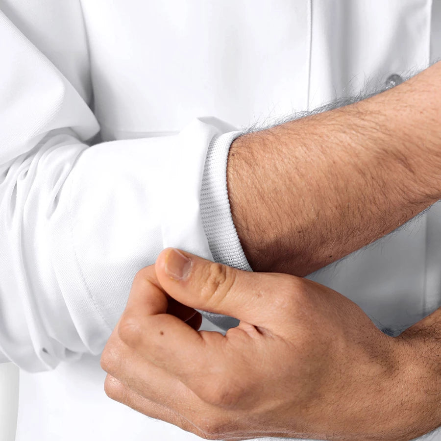 Photo de Blouse Médicale Manches Longues Col Officier- Homme – confort, broderie et style professionnel. FIGS.ma | Scrubs Maroc.