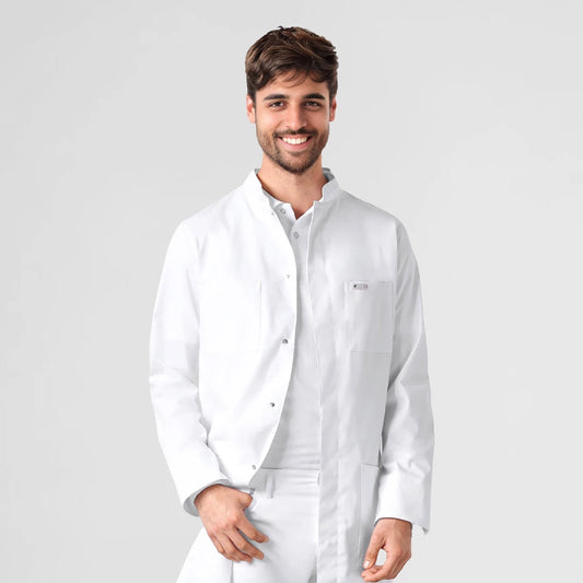 Photo de Blouse Médicale Manches Longues Col Officier- Homme – confort, broderie et style professionnel. FIGS.ma | Scrubs Maroc.
