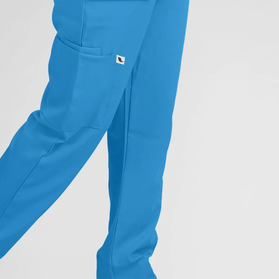 Photo de Pyjama de Bloc Femme - Col V Trois Quart Stretch – confort, broderie et style professionnel. FIGS.ma | Scrubs Maroc.