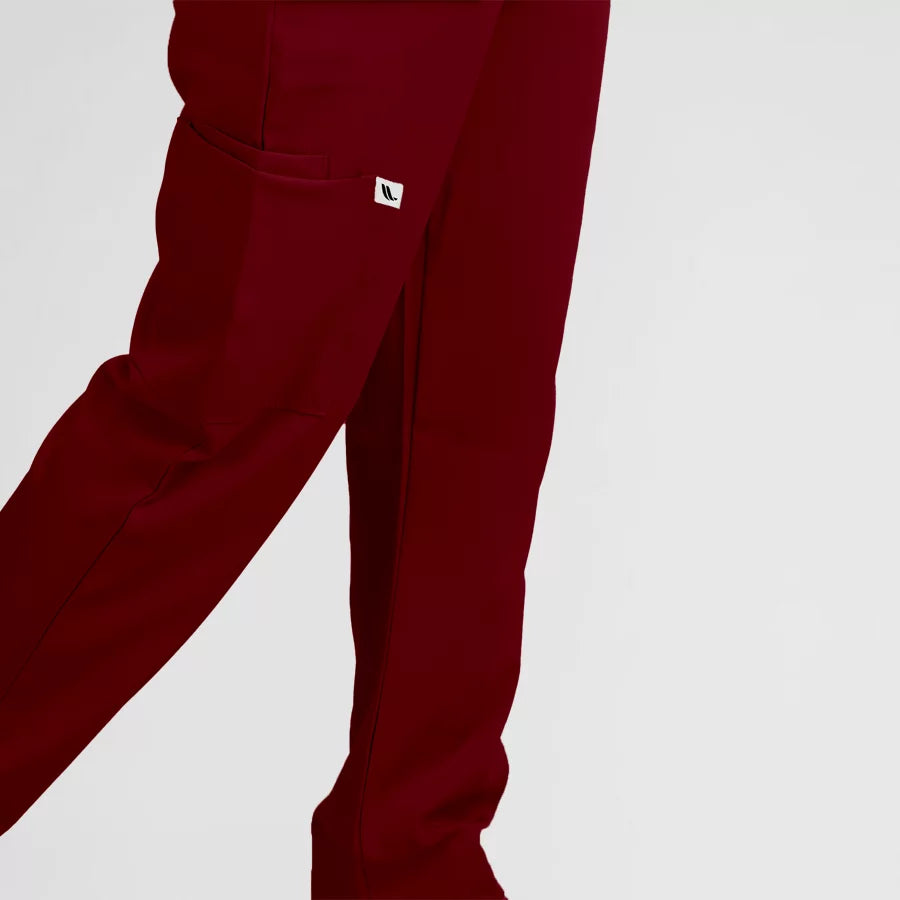 Photo de Pyjama de Bloc Femme - Col V Trois Quart Stretch – confort, broderie et style professionnel. FIGS.ma | Scrubs Maroc.