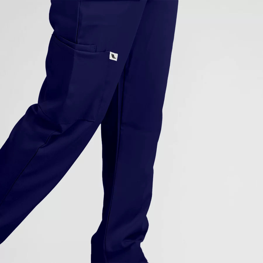 Photo de Pyjama de Bloc Femme - Col V Trois Quart Stretch – confort, broderie et style professionnel. FIGS.ma | Scrubs Maroc.