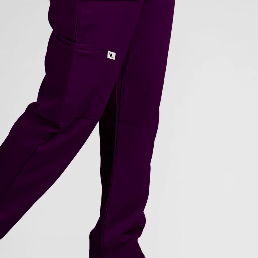 Photo de Pyjama de Bloc Femme - Col V Trois Quart Stretch – confort, broderie et style professionnel. FIGS.ma | Scrubs Maroc.