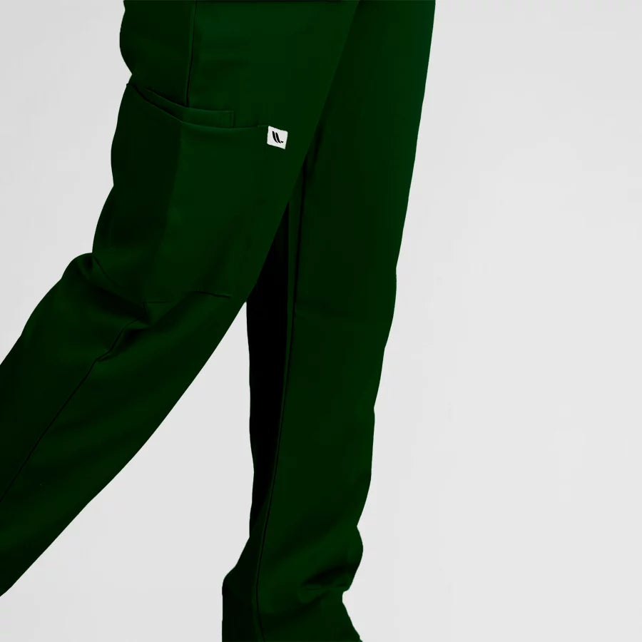 Photo de Pyjama de Bloc Femme - Col V Trois Quart Stretch – confort, broderie et style professionnel. FIGS.ma | Scrubs Maroc.