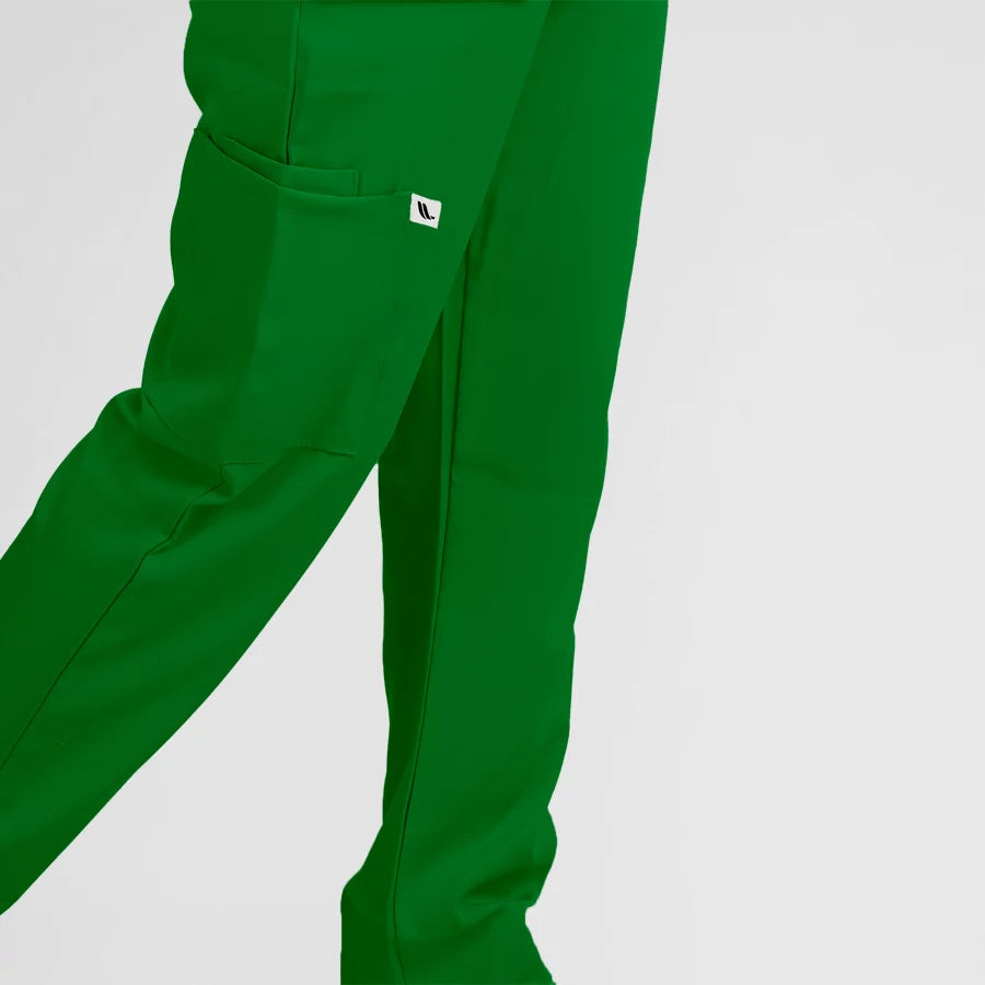 Photo de Pyjama de Bloc Femme - Col V Trois Quart Stretch – confort, broderie et style professionnel. FIGS.ma | Scrubs Maroc.