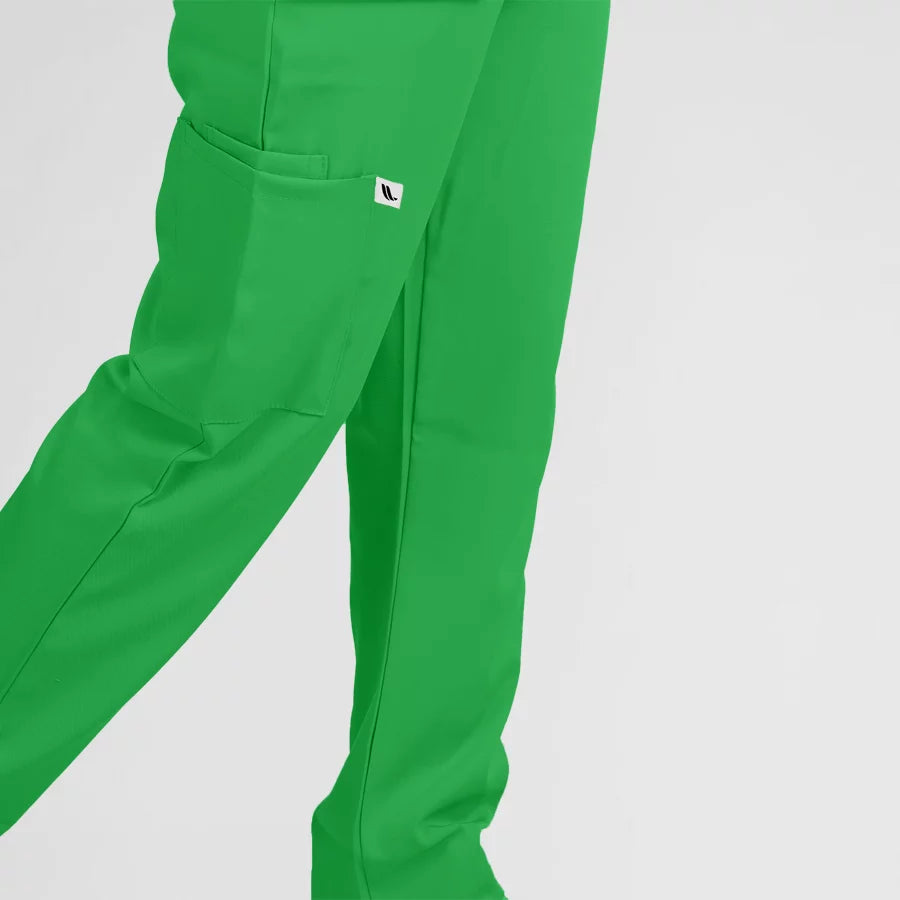 Photo de Pyjama de Bloc Femme - Col V Trois Quart Stretch – confort, broderie et style professionnel. FIGS.ma | Scrubs Maroc.