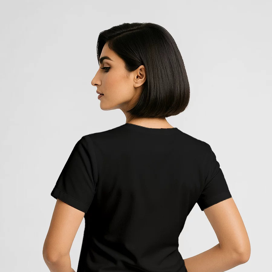 Pyjama de Bloc Femme - Col V Stretch porté par une professionnelle de santé | FIGS.ma – Scrubs confortables et modernes au Maroc