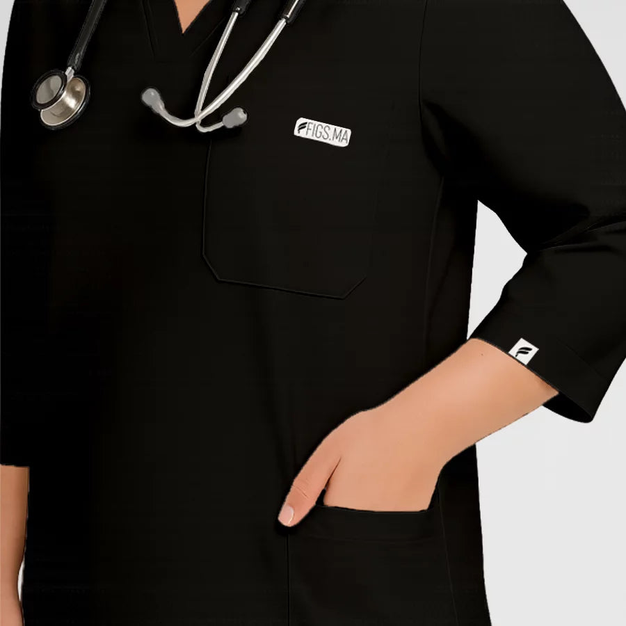 Photo de Pyjama de Bloc Femme - Col V Trois Quart Stretch – confort, broderie et style professionnel. FIGS.ma | Scrubs Maroc.
