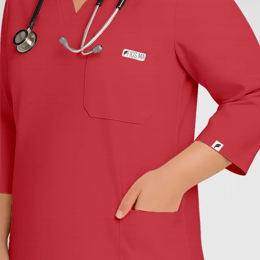 Photo de Pyjama de Bloc Femme - Col V Trois Quart Stretch – confort, broderie et style professionnel. FIGS.ma | Scrubs Maroc.