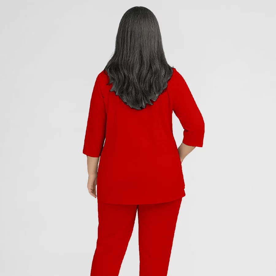 Photo de Pyjama de Bloc Femme - Col V Trois Quart Stretch – confort, broderie et style professionnel. FIGS.ma | Scrubs Maroc.