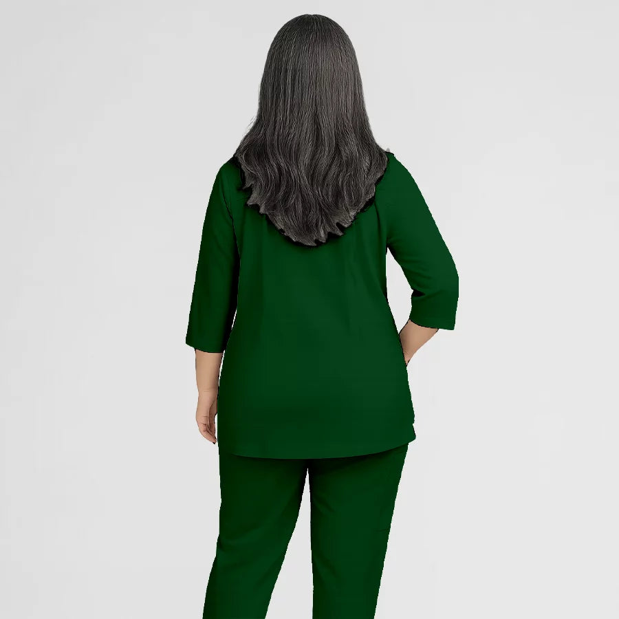 Photo de Pyjama de Bloc Femme - Col V Trois Quart Stretch – confort, broderie et style professionnel. FIGS.ma | Scrubs Maroc.