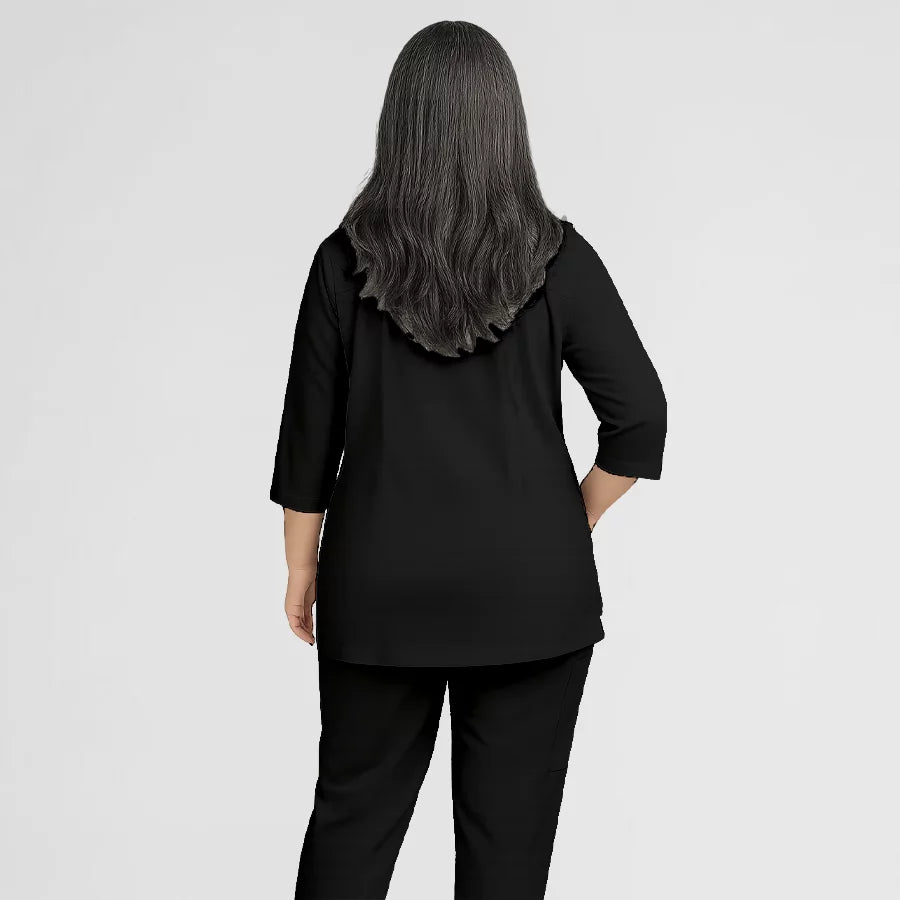 Photo de Pyjama de Bloc Femme - Col V Trois Quart Stretch – confort, broderie et style professionnel. FIGS.ma | Scrubs Maroc.