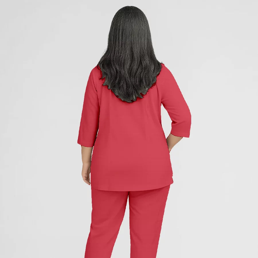 Photo de Pyjama de Bloc Femme - Col V Trois Quart Stretch – confort, broderie et style professionnel. FIGS.ma | Scrubs Maroc.