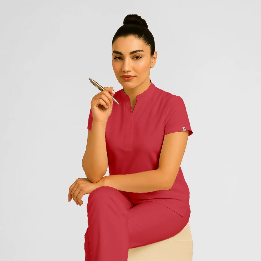 Photo de Pyjama de Bloc Femme - Col Officier Stretch – confort, broderie et style professionnel. FIGS.ma | Scrubs Maroc.