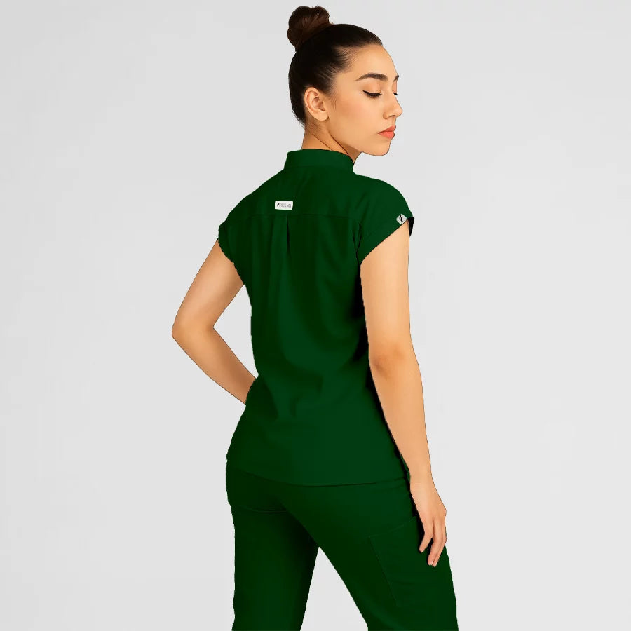 Photo de Pyjama de Bloc Femme - Col Officier Stretch – confort, broderie et style professionnel. FIGS.ma | Scrubs Maroc.
