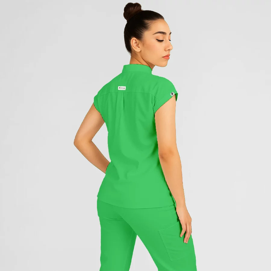 Photo de Pyjama de Bloc Femme - Col Officier Stretch – confort, broderie et style professionnel. FIGS.ma | Scrubs Maroc.