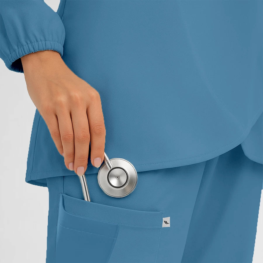 Pyjama de Bloc Femme - Hijab porté par une professionnelle de santé | FIGS.ma – Scrubs confortables et modernes au Maroc