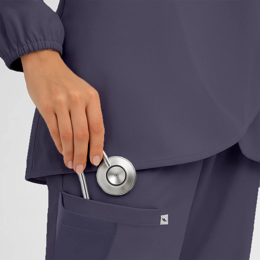 Pyjama de Bloc Femme - Hijab porté par une professionnelle de santé | FIGS.ma – Scrubs confortables et modernes au Maroc