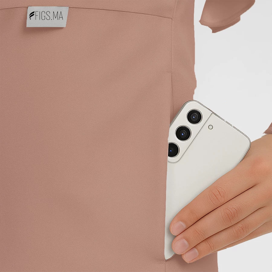 Pyjama de Bloc Femme - Hijab porté par une professionnelle de santé | FIGS.ma – Scrubs confortables et modernes au Maroc