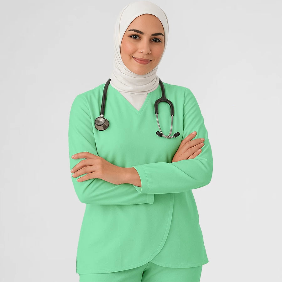 Pyjama de Bloc Femme - Hijab porté par une professionnelle de santé | FIGS.ma – Scrubs confortables et modernes au Maroc