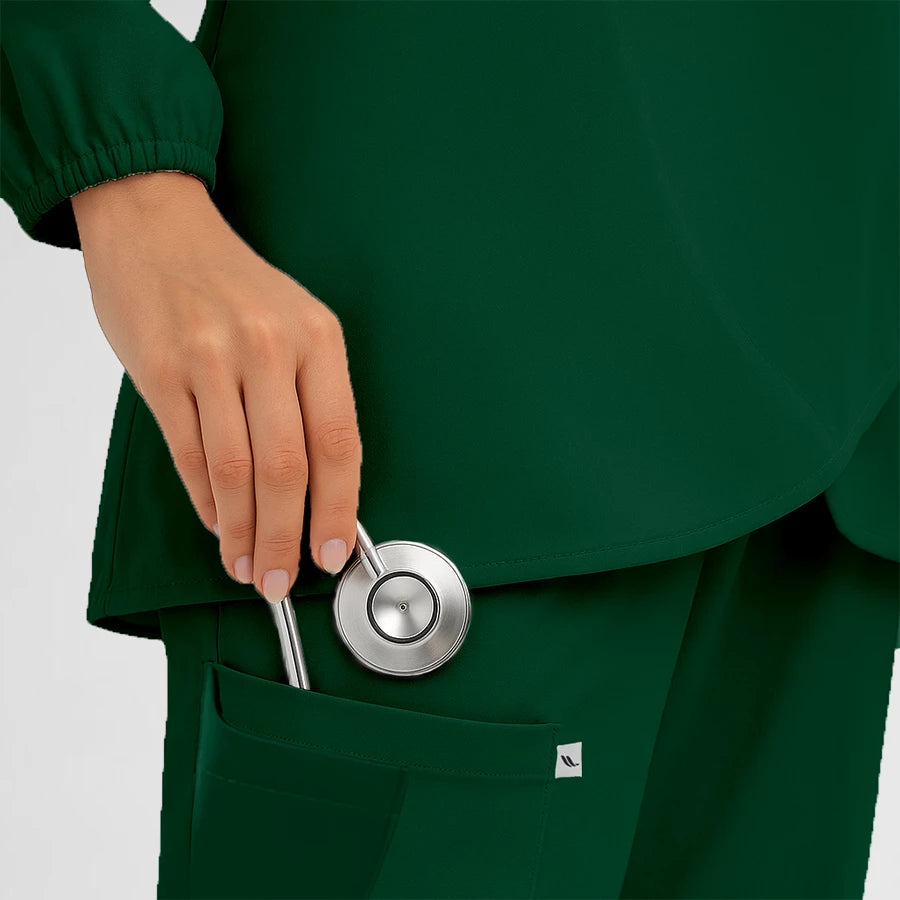 Pyjama de Bloc Femme - Hijab porté par une professionnelle de santé | FIGS.ma – Scrubs confortables et modernes au Maroc