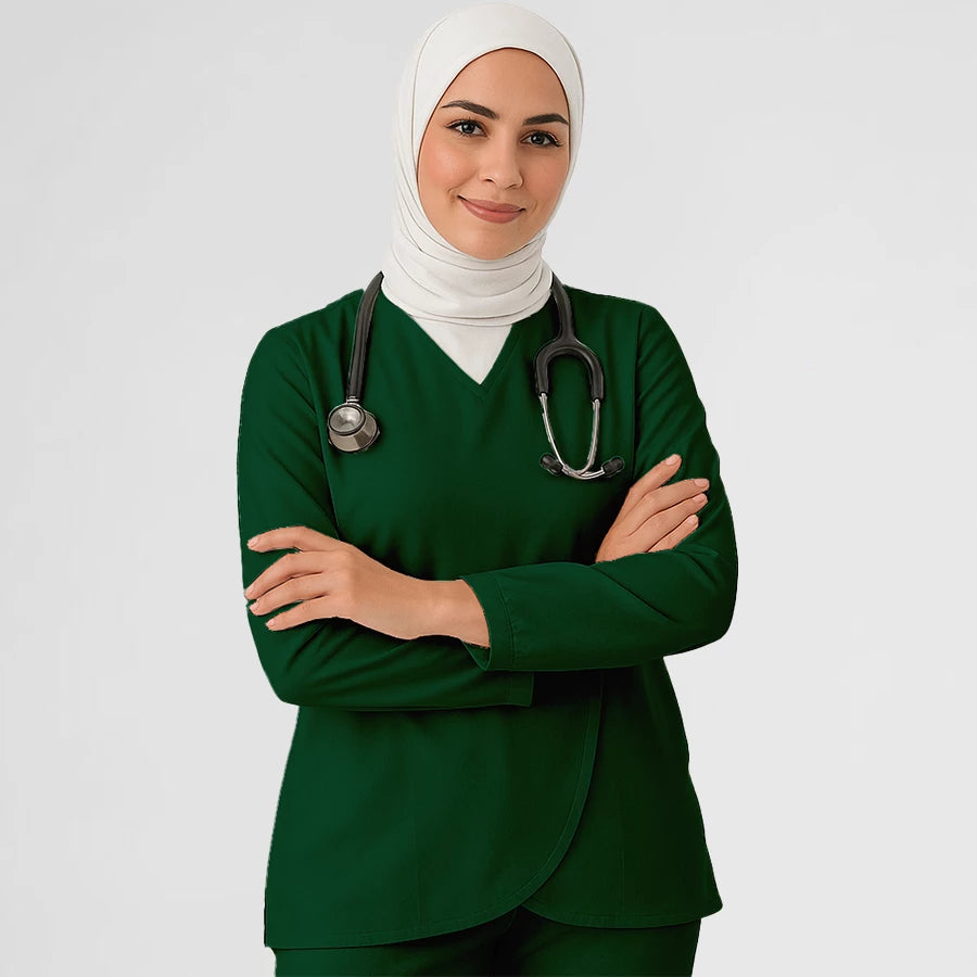 Pyjama de Bloc Femme - Hijab porté par une professionnelle de santé | FIGS.ma – Scrubs confortables et modernes au Maroc