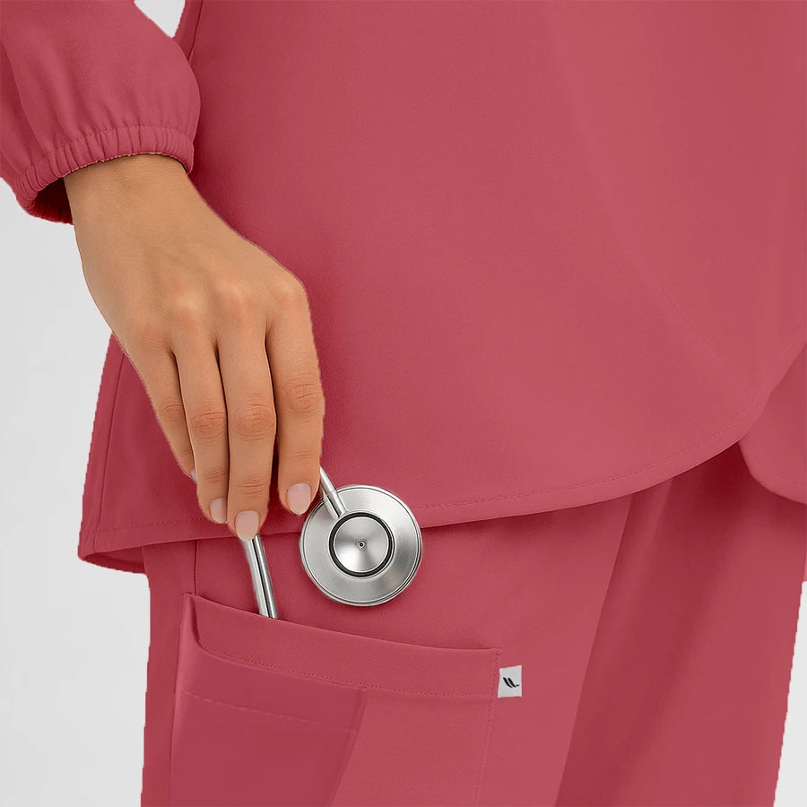 Pyjama de Bloc Femme - Hijab porté par une professionnelle de santé | FIGS.ma – Scrubs confortables et modernes au Maroc