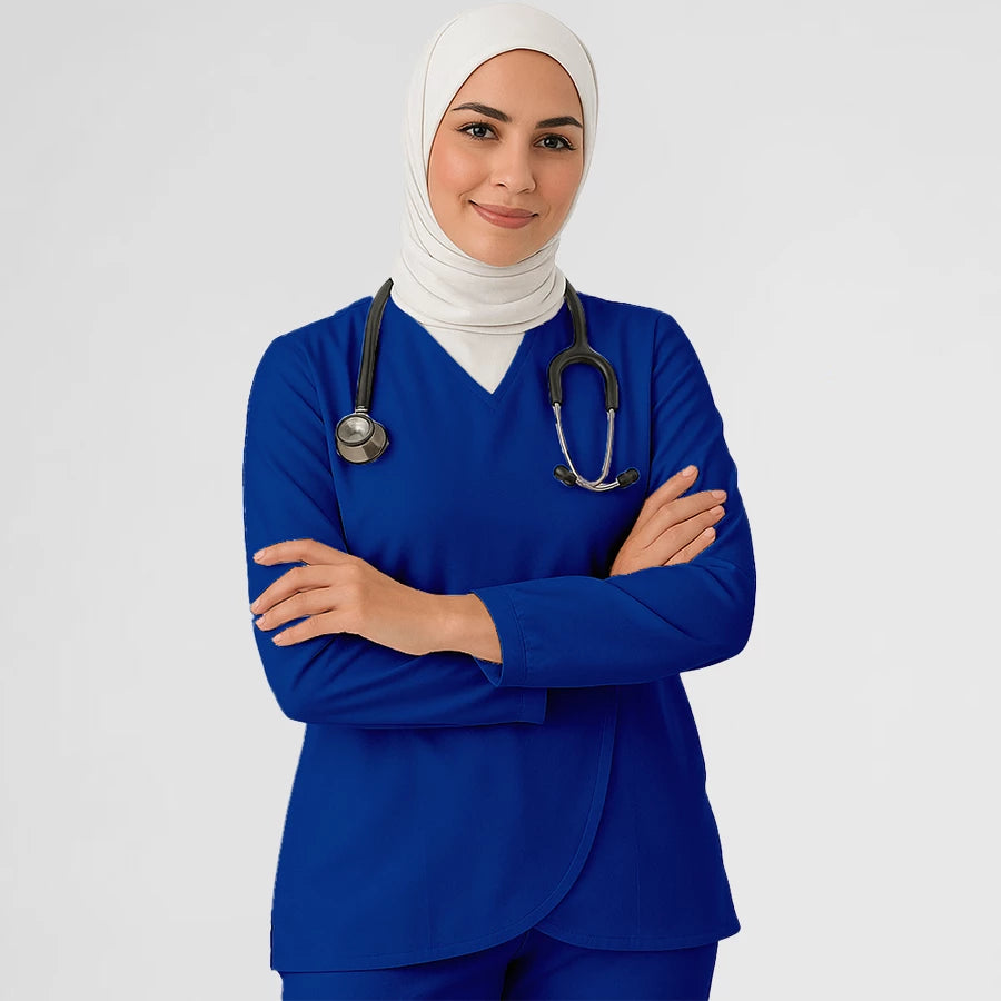 Pyjama de Bloc Femme - Hijab porté par une professionnelle de santé | FIGS.ma – Scrubs confortables et modernes au Maroc