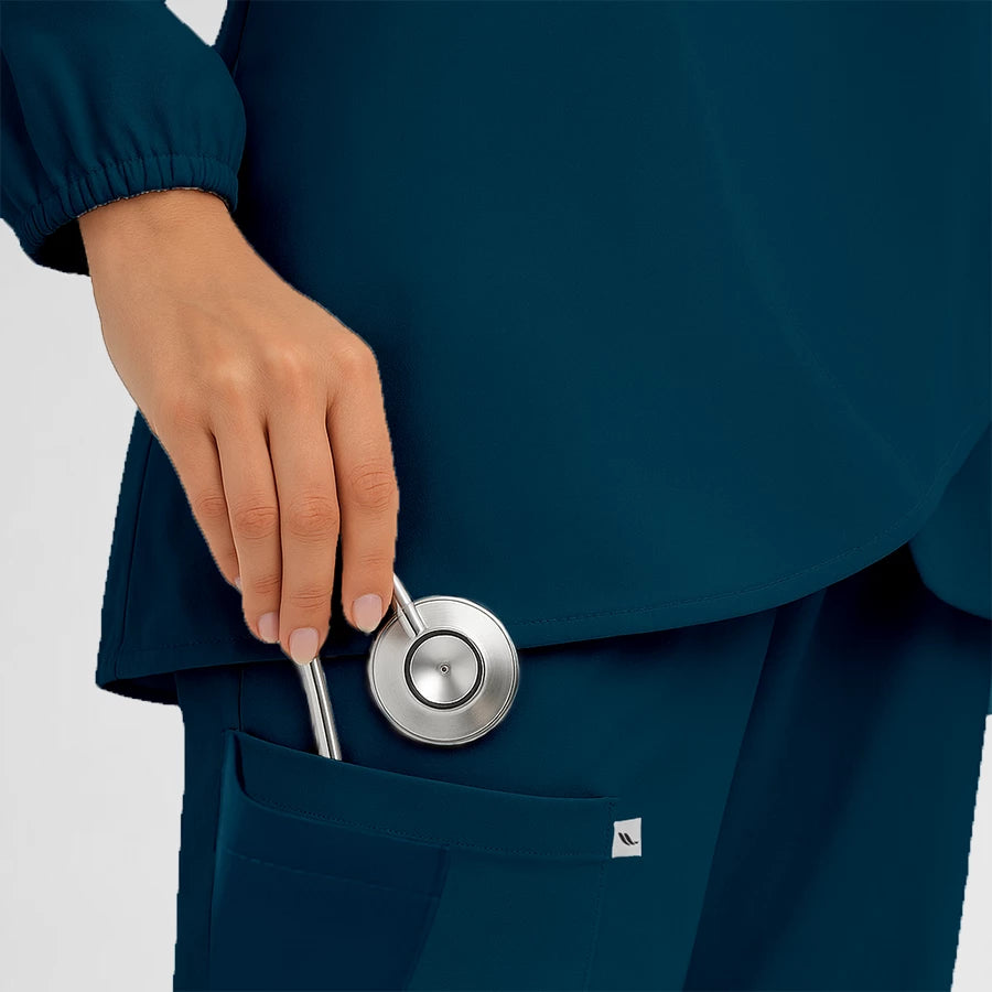 Pyjama de Bloc Femme - Hijab porté par une professionnelle de santé | FIGS.ma – Scrubs confortables et modernes au Maroc