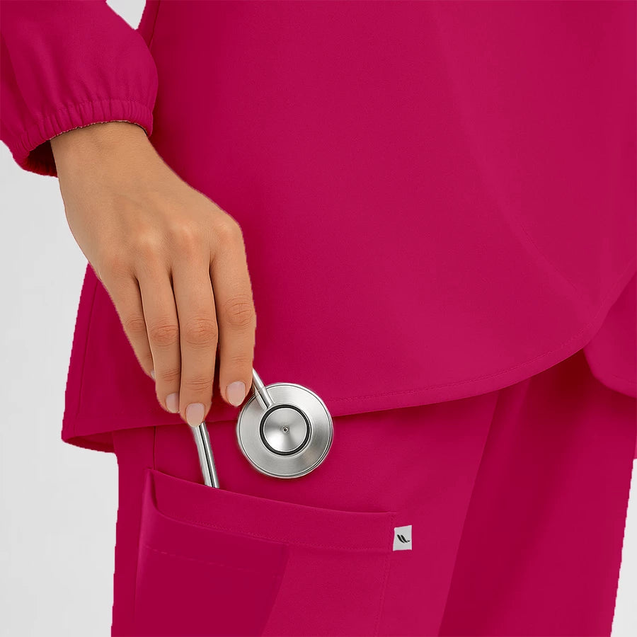 Pyjama de Bloc Femme - Hijab porté par une professionnelle de santé | FIGS.ma – Scrubs confortables et modernes au Maroc