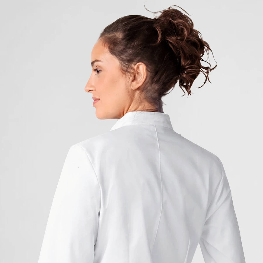 Photo de Blouse Médicale Manches Longues Col Officier- Femme – confort, broderie et style professionnel. FIGS.ma | Scrubs Maroc.