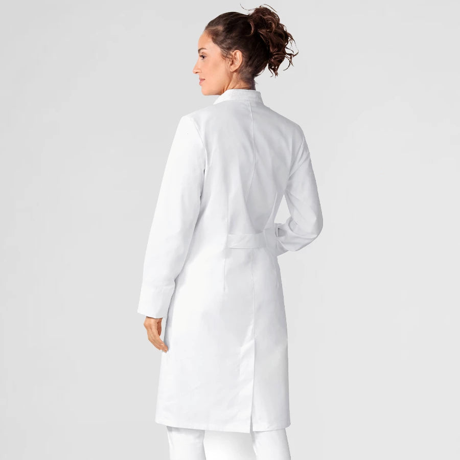 Photo de Blouse Médicale Manches Longues Col Officier- Femme – confort, broderie et style professionnel. FIGS.ma | Scrubs Maroc.