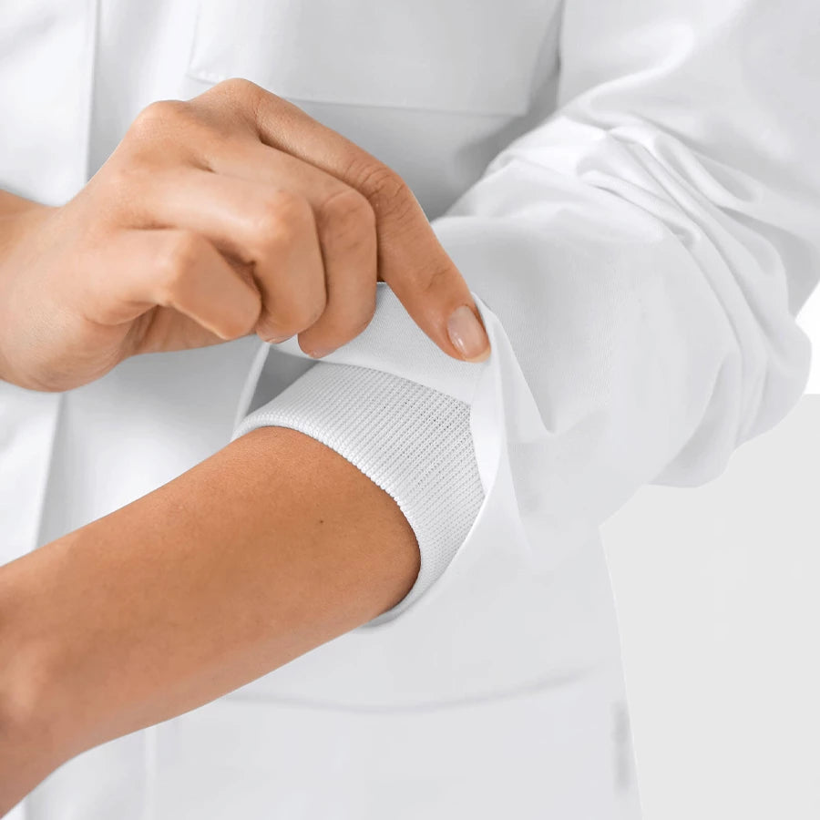 Photo de Blouse Médicale Manches Longues Col Officier- Femme – confort, broderie et style professionnel. FIGS.ma | Scrubs Maroc.