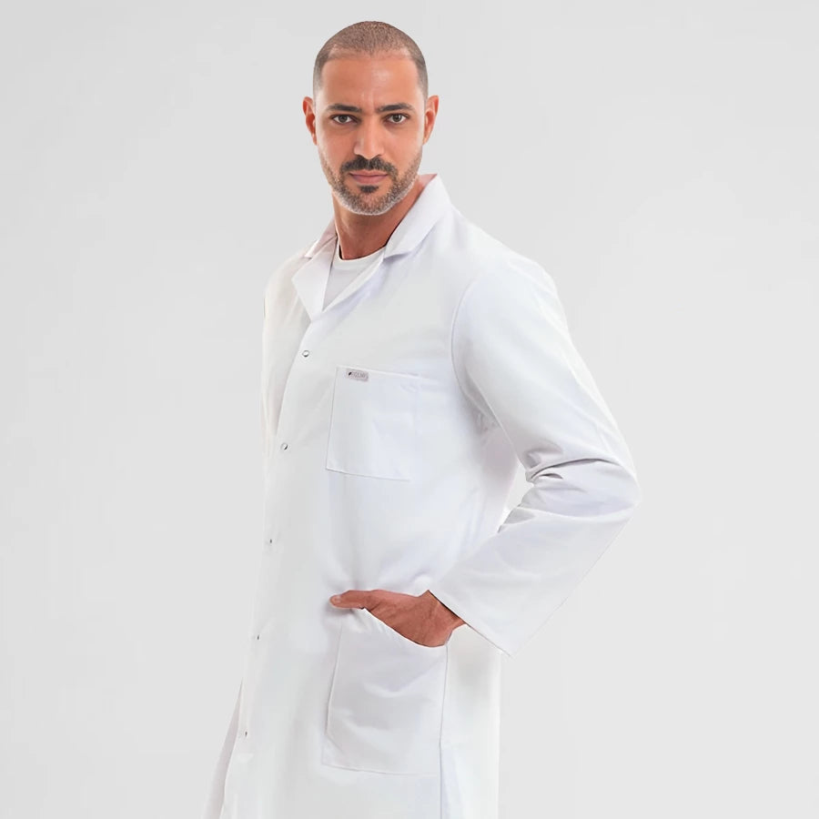 Photo de Blouse Médicale Manches Longues Col Classique - Homme – confort, broderie et style professionnel. FIGS.ma | Scrubs Maroc.
