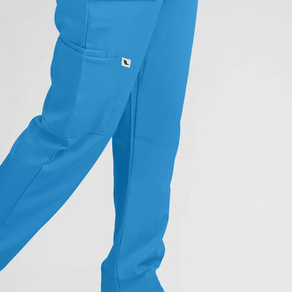 Photo de Pyjama de Bloc Femme - Col V Trois Quart Stretch – confort, broderie et style professionnel. FIGS.ma | Scrubs Maroc.