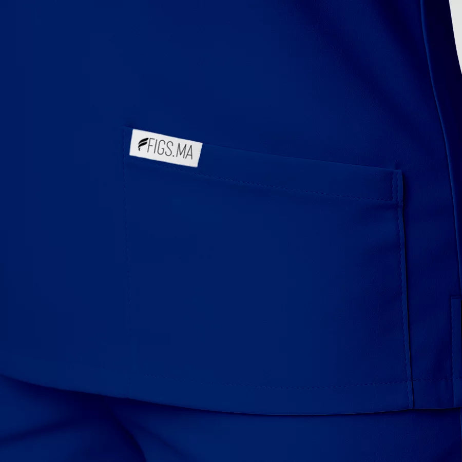 Pyjama de Bloc Femme - Col Chemise Stretch porté par une professionnelle de santé | FIGS.ma – Scrubs confortables et modernes au Maroc