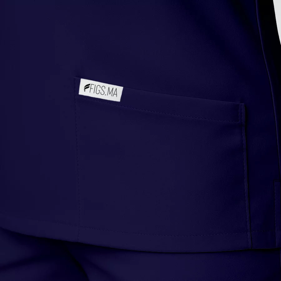 Pyjama de Bloc Femme - Col Chemise Stretch porté par une professionnelle de santé | FIGS.ma – Scrubs confortables et modernes au Maroc