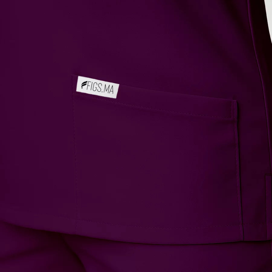 Pyjama de Bloc Femme - Col Chemise Stretch porté par une professionnelle de santé | FIGS.ma – Scrubs confortables et modernes au Maroc