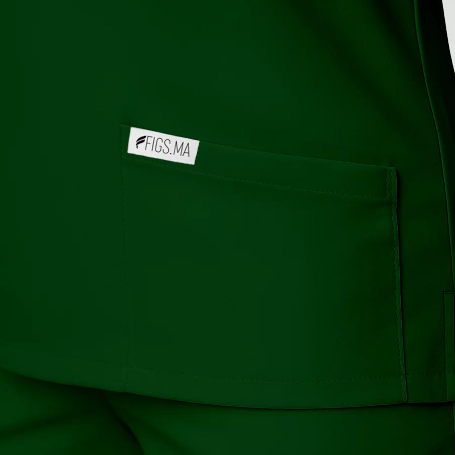 Pyjama de Bloc Femme - Col Chemise Stretch porté par une professionnelle de santé | FIGS.ma – Scrubs confortables et modernes au Maroc