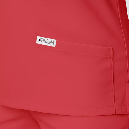 Pyjama de Bloc Femme - Col Chemise Stretch porté par une professionnelle de santé | FIGS.ma – Scrubs confortables et modernes au Maroc