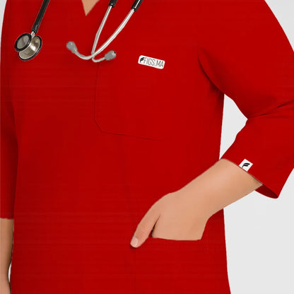 Photo de Pyjama de Bloc Femme - Col V Trois Quart Stretch – confort, broderie et style professionnel. FIGS.ma | Scrubs Maroc.
