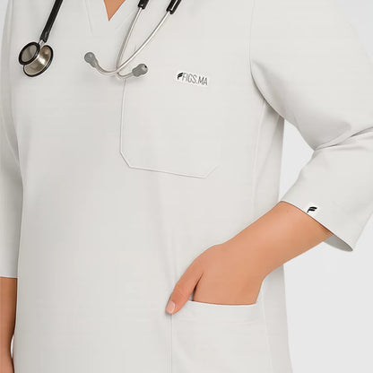 Photo de Pyjama de Bloc Femme - Col V Trois Quart Stretch – confort, broderie et style professionnel. FIGS.ma | Scrubs Maroc.