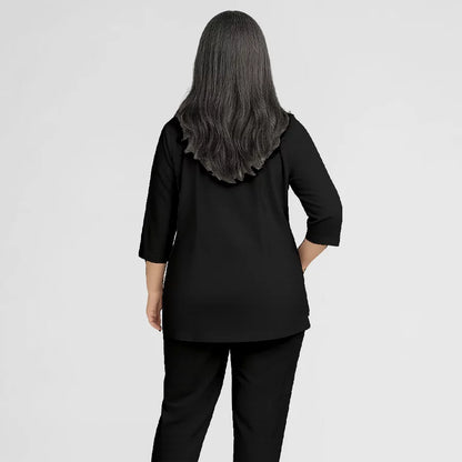 Photo de Pyjama de Bloc Femme - Col V Trois Quart Stretch – confort, broderie et style professionnel. FIGS.ma | Scrubs Maroc.