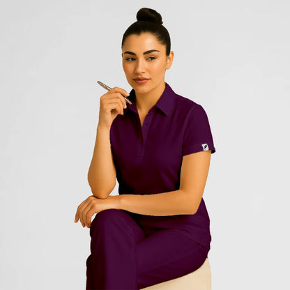 Pyjama de Bloc Femme - Col Chemise Stretch porté par une professionnelle de santé | FIGS.ma – Scrubs confortables et modernes au Maroc