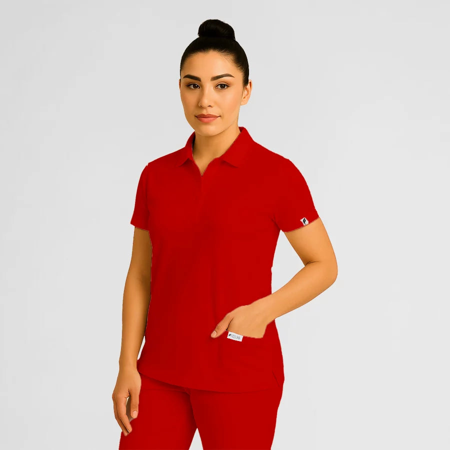 Pyjama de Bloc Femme - Col Chemise Stretch porté par une professionnelle de santé | FIGS.ma – Scrubs confortables et modernes au Maroc