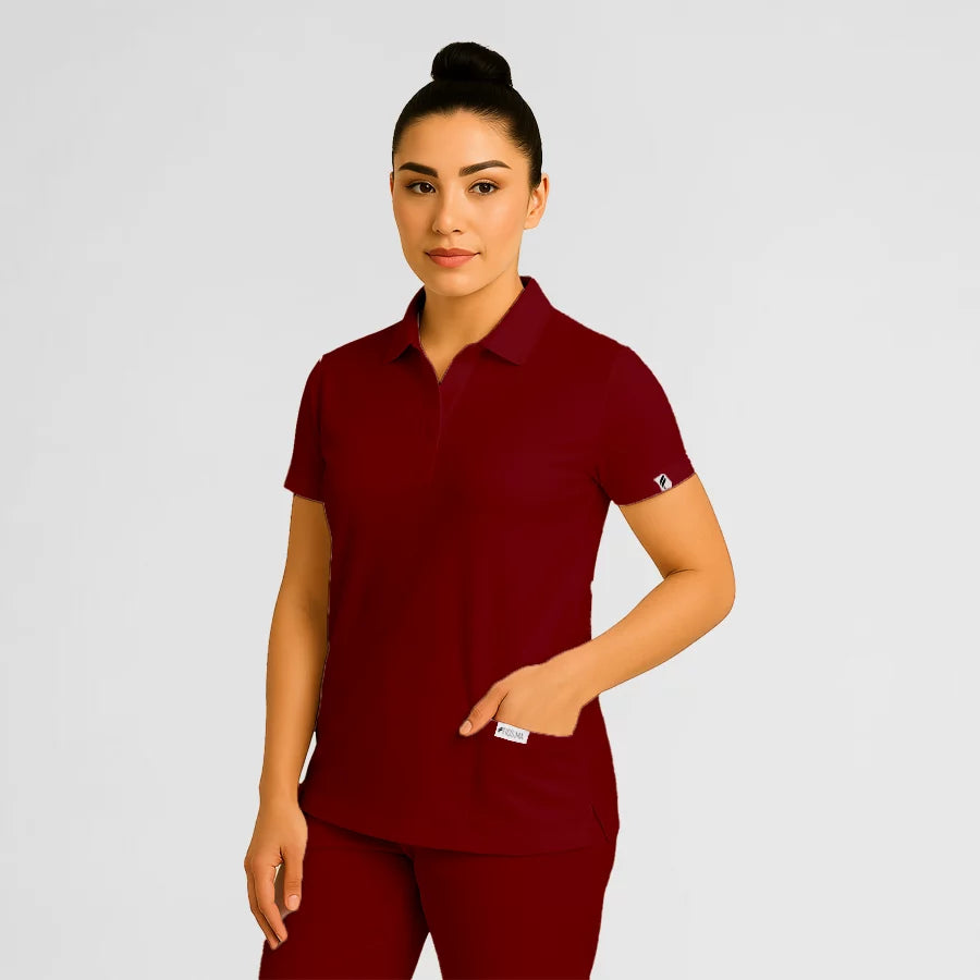 Pyjama de Bloc Femme - Col Chemise Stretch porté par une professionnelle de santé | FIGS.ma – Scrubs confortables et modernes au Maroc
