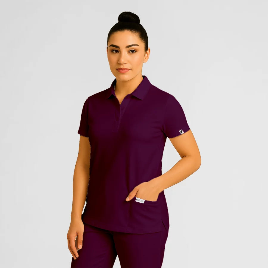 Pyjama de Bloc Femme - Col Chemise Stretch porté par une professionnelle de santé | FIGS.ma – Scrubs confortables et modernes au Maroc