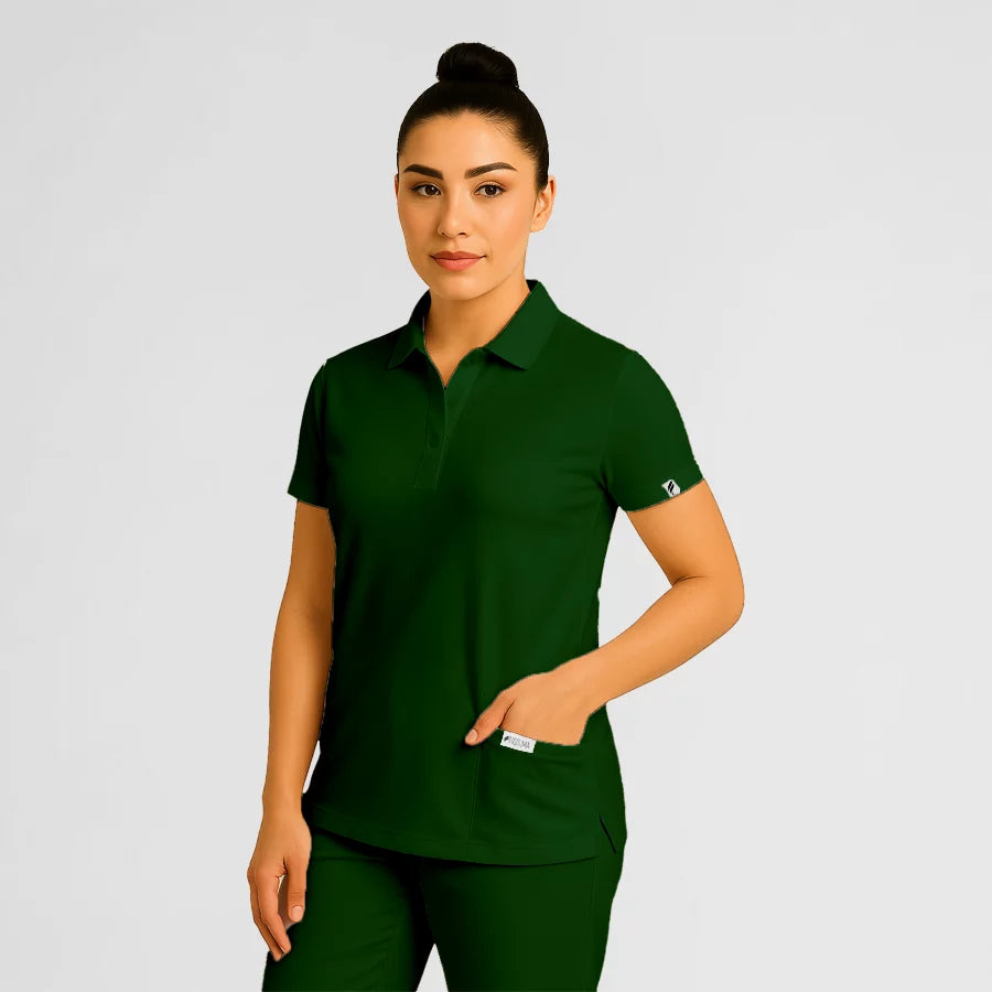 Pyjama de Bloc Femme - Col Chemise Stretch porté par une professionnelle de santé | FIGS.ma – Scrubs confortables et modernes au Maroc