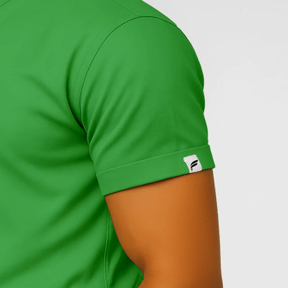 Pyjama de Bloc Homme - Col Officier Stretch porté par un professionnel de santé | FIGS.ma – Scrubs élégants et performants au Maroc