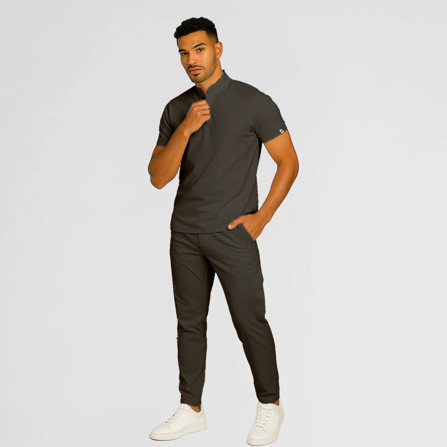 Pyjama de Bloc Homme - Col Officier Stretch porté par un professionnel de santé | FIGS.ma – Scrubs élégants et performants au Maroc