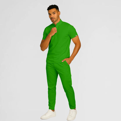 Pyjama de Bloc Homme - Col Officier Stretch porté par un professionnel de santé | FIGS.ma – Scrubs élégants et performants au Maroc
